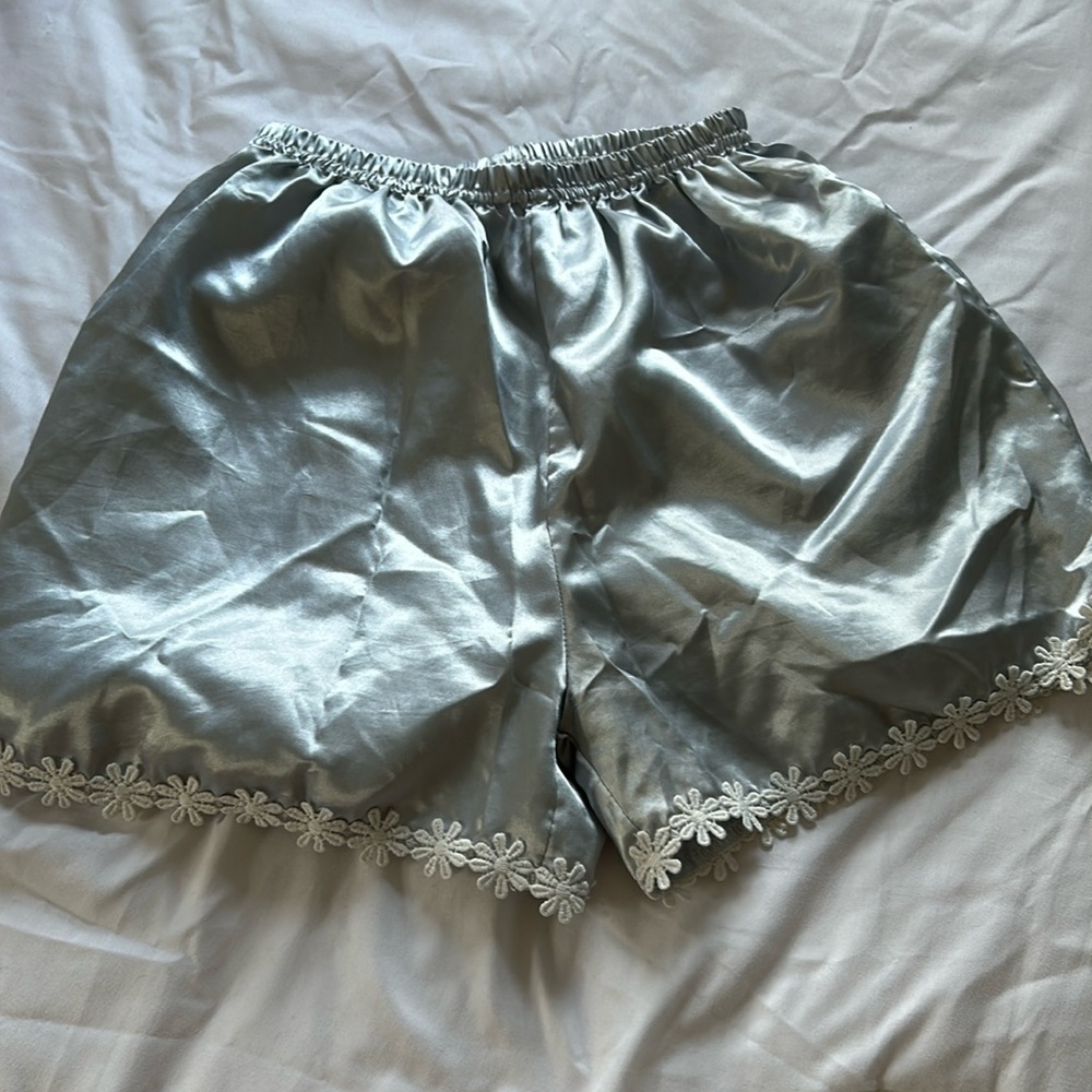 DAINTY FLORAL SILK SHORTS